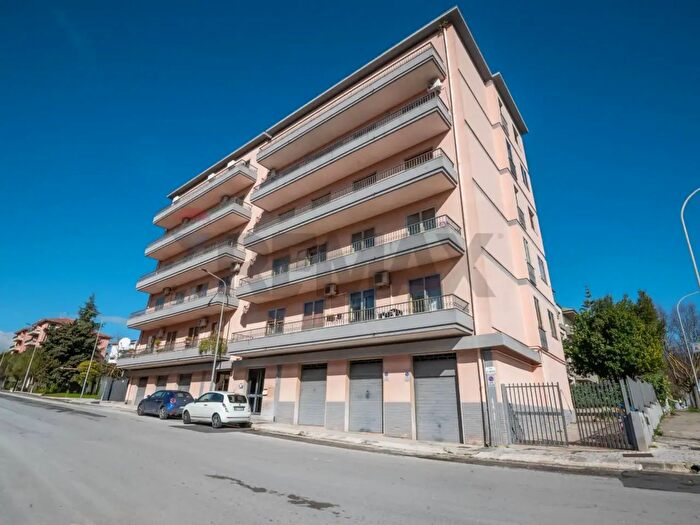 Appartamento con 7 locali in vendita in Via Alcide De Gasperi, Ragusa