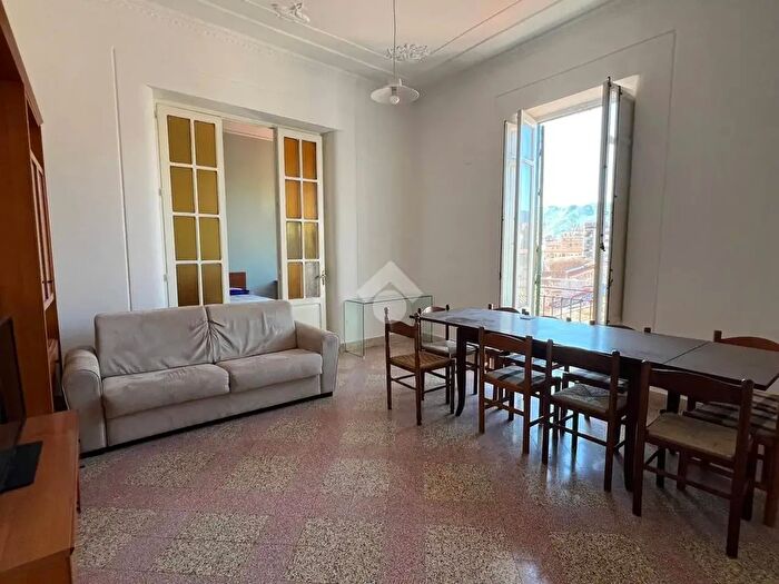 Appartamento con 5 locali in affitto in Corso C Finocchiaro Aprile, Palermo