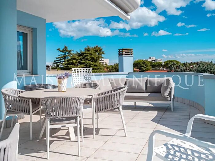 Appartamento trilocale in vendita in Viale Adamello, Riccione