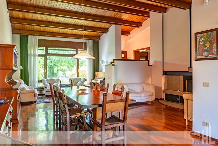 Casa con 6 locali in vendita in San Vendemiano