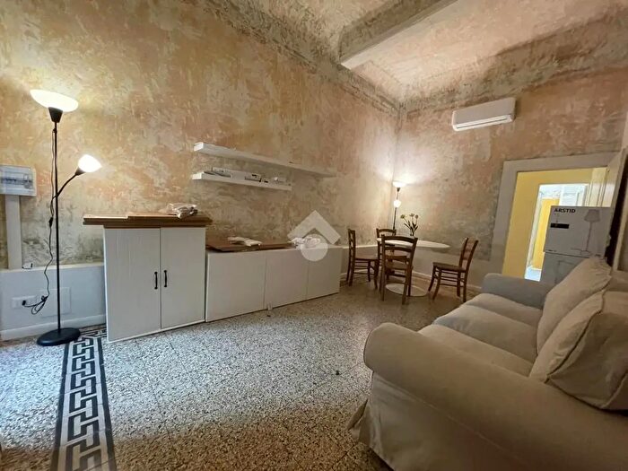 Appartamento trilocale in affitto in Appartamento Borgo Tegolaio, Firenze