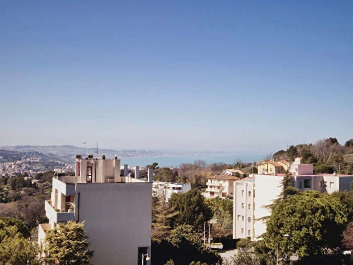 Appartamento trilocale in vendita in Ancona Zona Pietralacroce, Ancona