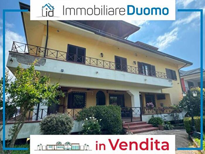 Casa con 6 locali in vendita in Montefusco
