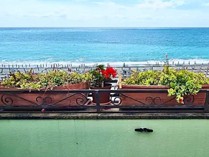 Appartamento con 6 locali in vendita in Via Consolazione, Celle Ligure