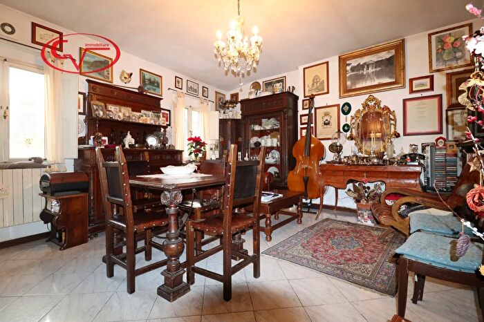 Appartamento trilocale in vendita in Via Trento, Montevarchi