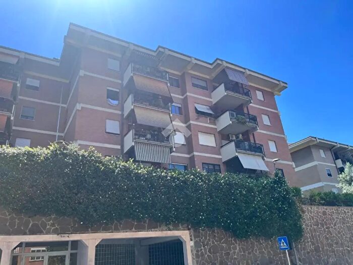 Appartamento bilocale in vendita in Via Vecchiano, Roma