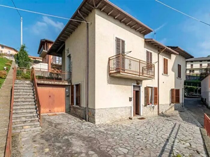 Appartamento quadrilocale in vendita in Via Vittorio Emanuele, Berbenno