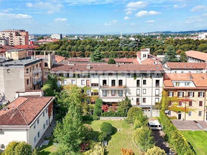 Appartamento quadrilocale in vendita in Contrada delle Bassiche, Brescia