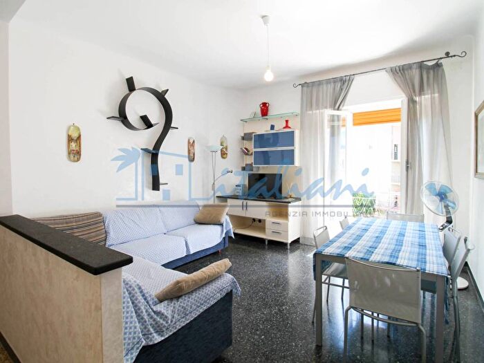 Appartamento trilocale in affitto in Via Villa Grande, Centro, Varazze