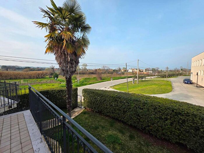 Appartamento trilocale in affitto in Contrada Piane San Pantaleone, Miglianico