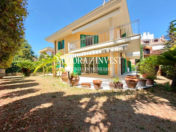 Casa con 16 locali in vendita in Via Trento, San Benedetto Del Tronto