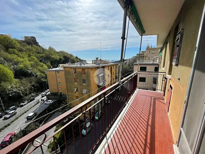 Appartamento trilocale in vendita in Via Pasquale Berghini, Genova