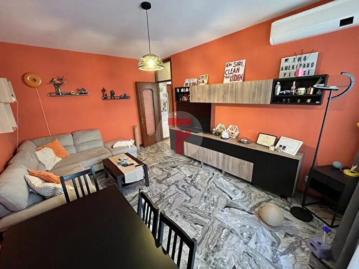 Appartamento trilocale in vendita in Via Gerolamo Induno, Padova