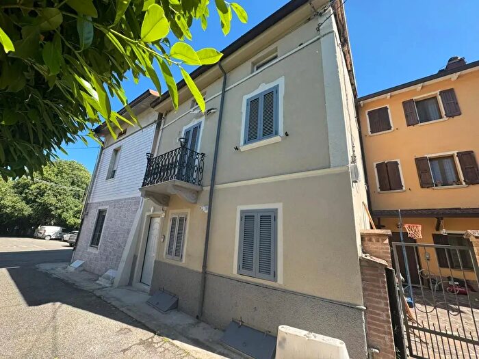 Casa con 6 locali in vendita in Via Maggio, Bibbiano