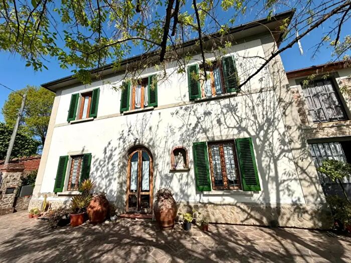 Casa con 8 locali in vendita in Via dei Gatti, Pistoia