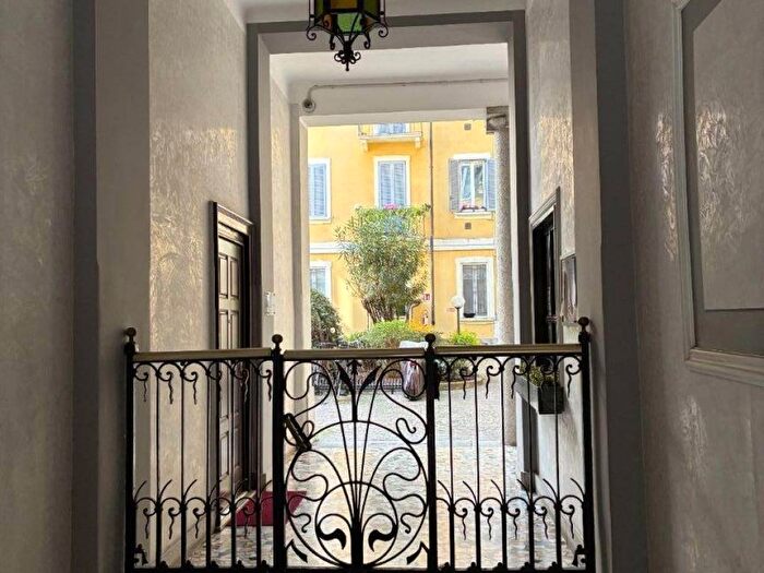 Appartamento trilocale in affitto in Via Castel Morrone, Indipendenza, Milano