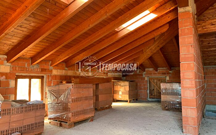 Appartamento con 8 locali in vendita in Via Spluga, Cernusco Lombardone