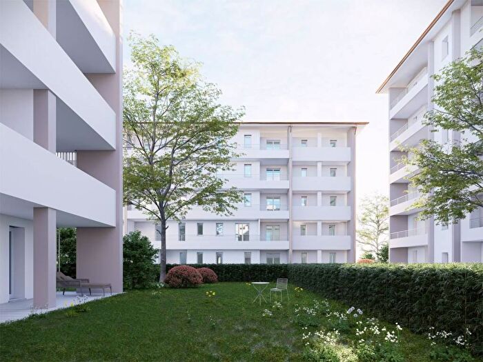 Appartamento quadrilocale in vendita in Corso Europa, Baia del Re, Piacenza