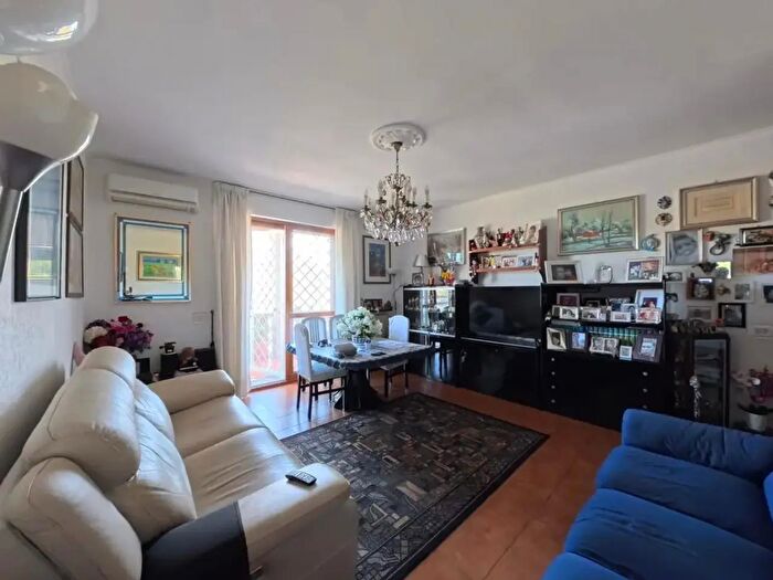 Appartamento trilocale in vendita in Via Giovanni Bucco, Roma