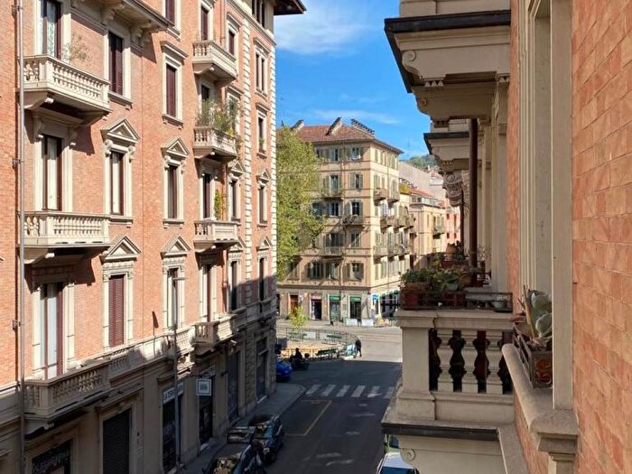 Appartamento trilocale in affitto in Via Vincenzo Monti, San Salvario Dante, Torino