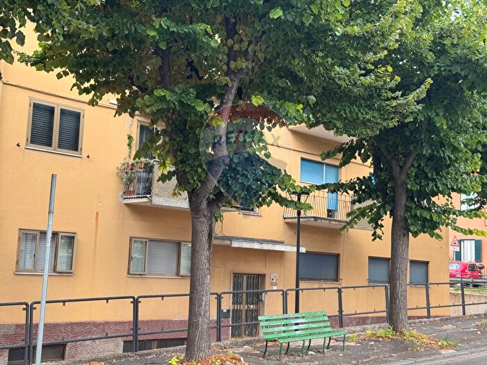 Appartamento con 6 locali in vendita in Via Raffaele Caporali, Lanciano