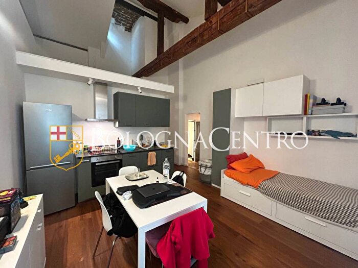 Appartamento monolocale in affitto in Vicolo Posterla, Centro Storico, Bologna