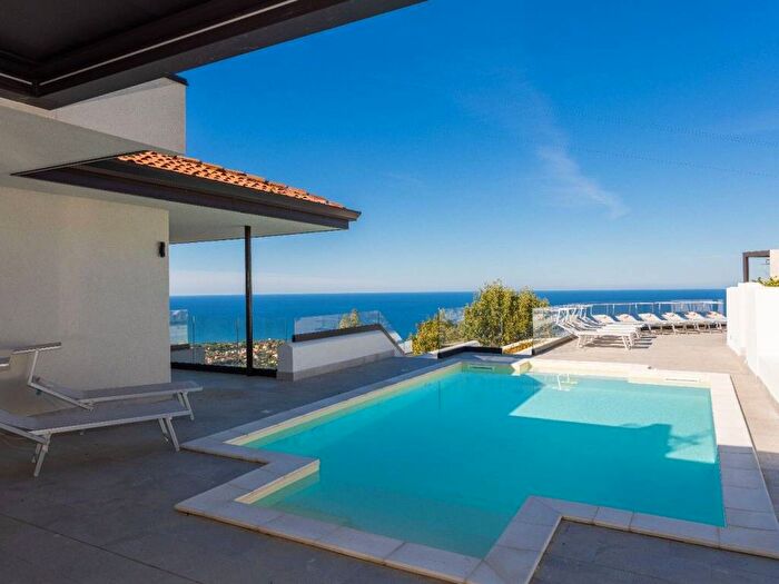 Casa con 6 locali in affitto in Via dei Gerani, Cefalù