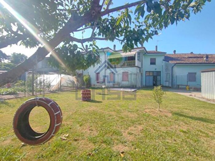 Casa con 6 locali in vendita in Via Ardigò, Casteldidone