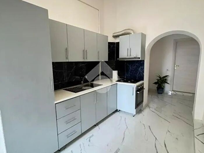 Appartamento bilocale in vendita in Via dei Marsi, Roma