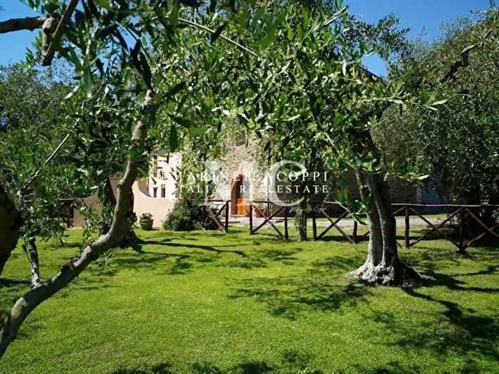 Casa con 18 locali in vendita in Scarlino