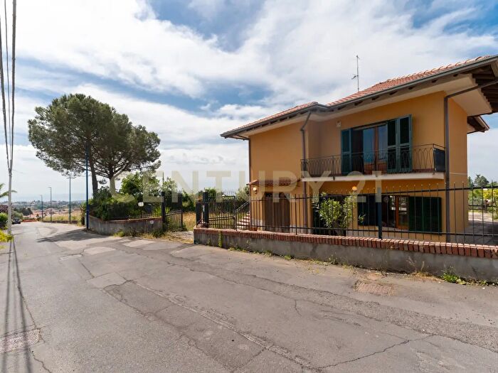 Casa con 6 locali in vendita in Via San Giuseppe, Pedara