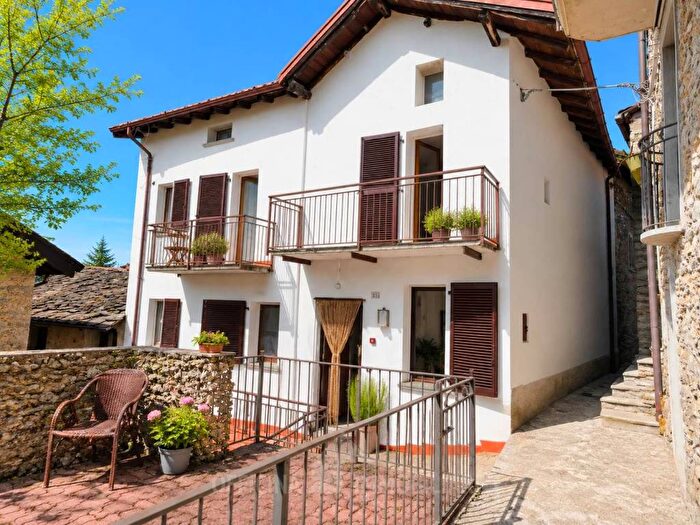 Casa quadrilocale in vendita in Via Caino, Centro, Vercana