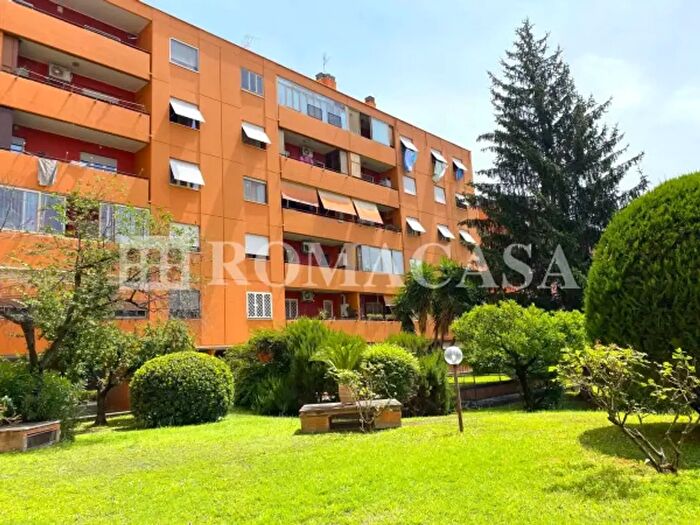 Appartamento trilocale in vendita in Via Tina di Lorenzo, Roma