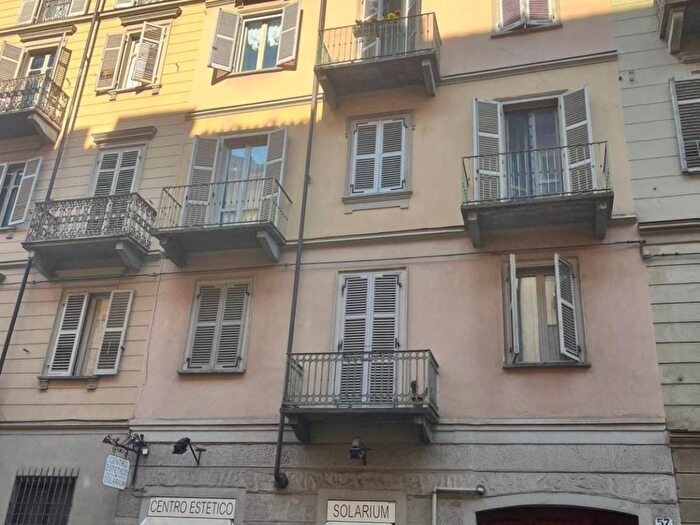 Appartamento trilocale in affitto in Via Santa Giulia, Vanchiglia, Torino