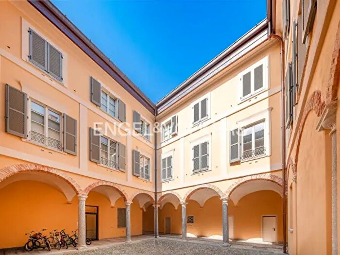 Appartamento quadrilocale in vendita in Via Armando Diaz, Como