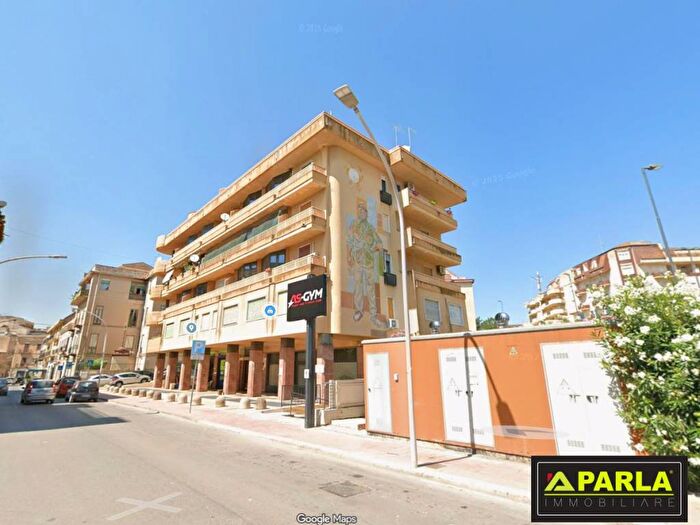 Appartamento quadrilocale in affitto in Via Regina Elena, Canicattì