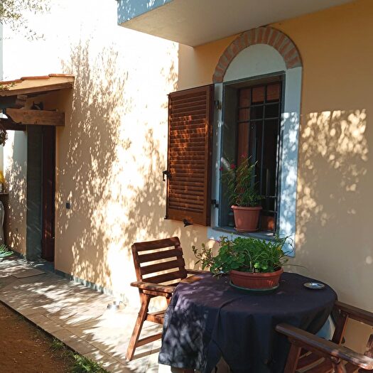 Casa con 8 locali in vendita in Cqualunga, Montignoso
