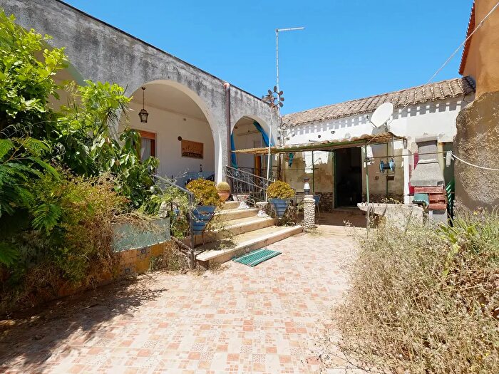 Casa con 5 locali in vendita in Via I Maggio, Pula