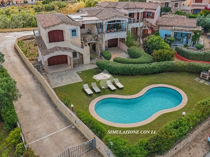Casa con 6 locali in vendita in Via del Giglio, Olbia