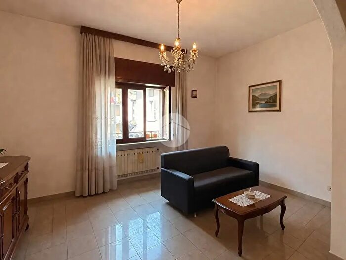 Appartamento trilocale in vendita in Via Mercato, Cedegolo