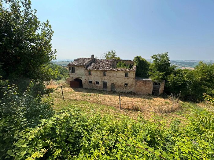 Casa con 10 locali in vendita in Via Castello Snc, Ponzano Di Fermo