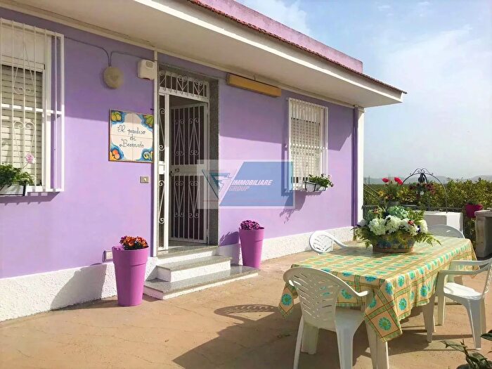 Casa con 6 locali in affitto in Noto