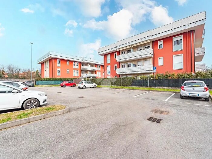 Appartamento trilocale in vendita in Caduti di Nassirya, Rescaldina