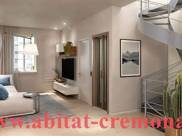 Casa quadrilocale in vendita in Via Volturno, Cremona