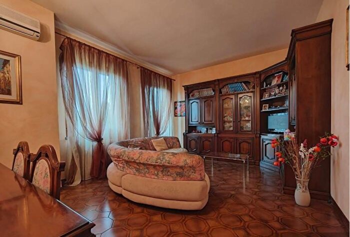 Appartamento con 6 locali in vendita in Empoli