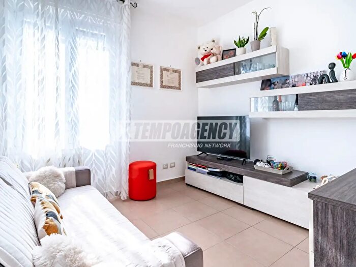 Appartamento bilocale in vendita in Via Alessandro Volta, Garbagnate Milanese