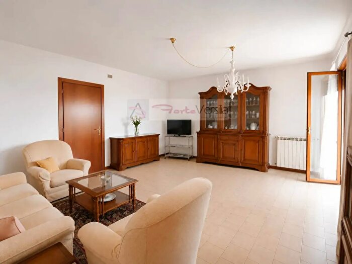 Appartamento bilocale in vendita in Via Santa Maria al Rio, Pietrasanta