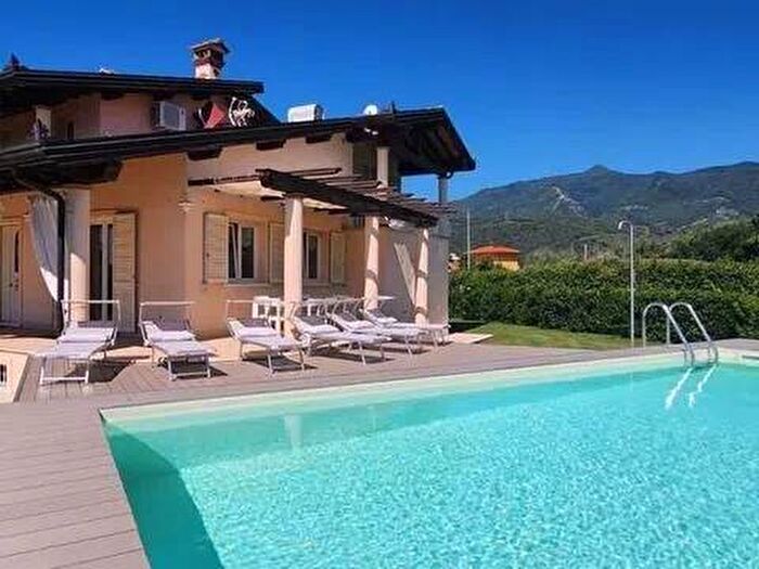 Casa con 6 locali in affitto in Via Cugnia, Seravezza