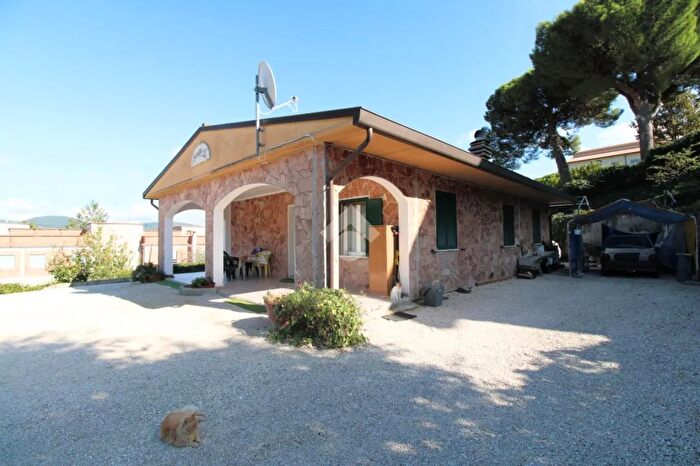 Casa quadrilocale in vendita in Via Fontana Vecchia, Salisano