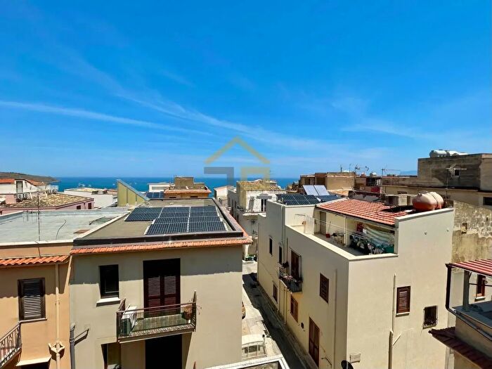 Casa quadrilocale in vendita in Via Vincenzo Bellini, Castellammare Del Golfo